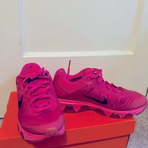 Used women’s Nike shoes